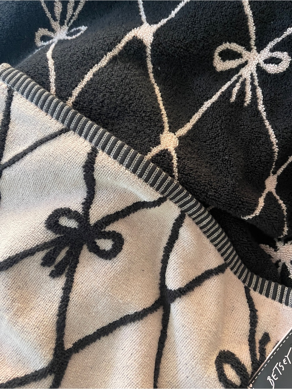 Bow Betsey Johnson Bath Towel - Picture 7 of 7